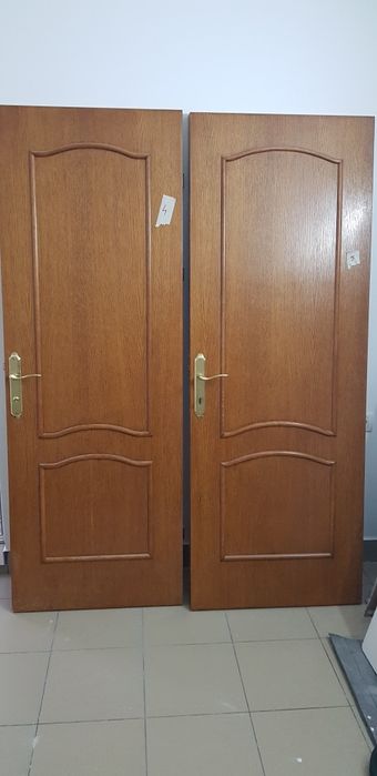 Usi interior lemn