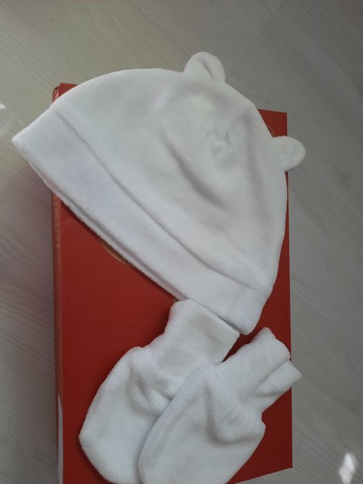 Palton + fes + mănuși + ghete bebeluș, mărimea 3 - 6 luni+