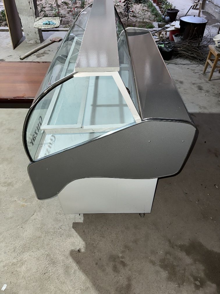 Vitrina xolodelnik 1 yil ishlatilgan