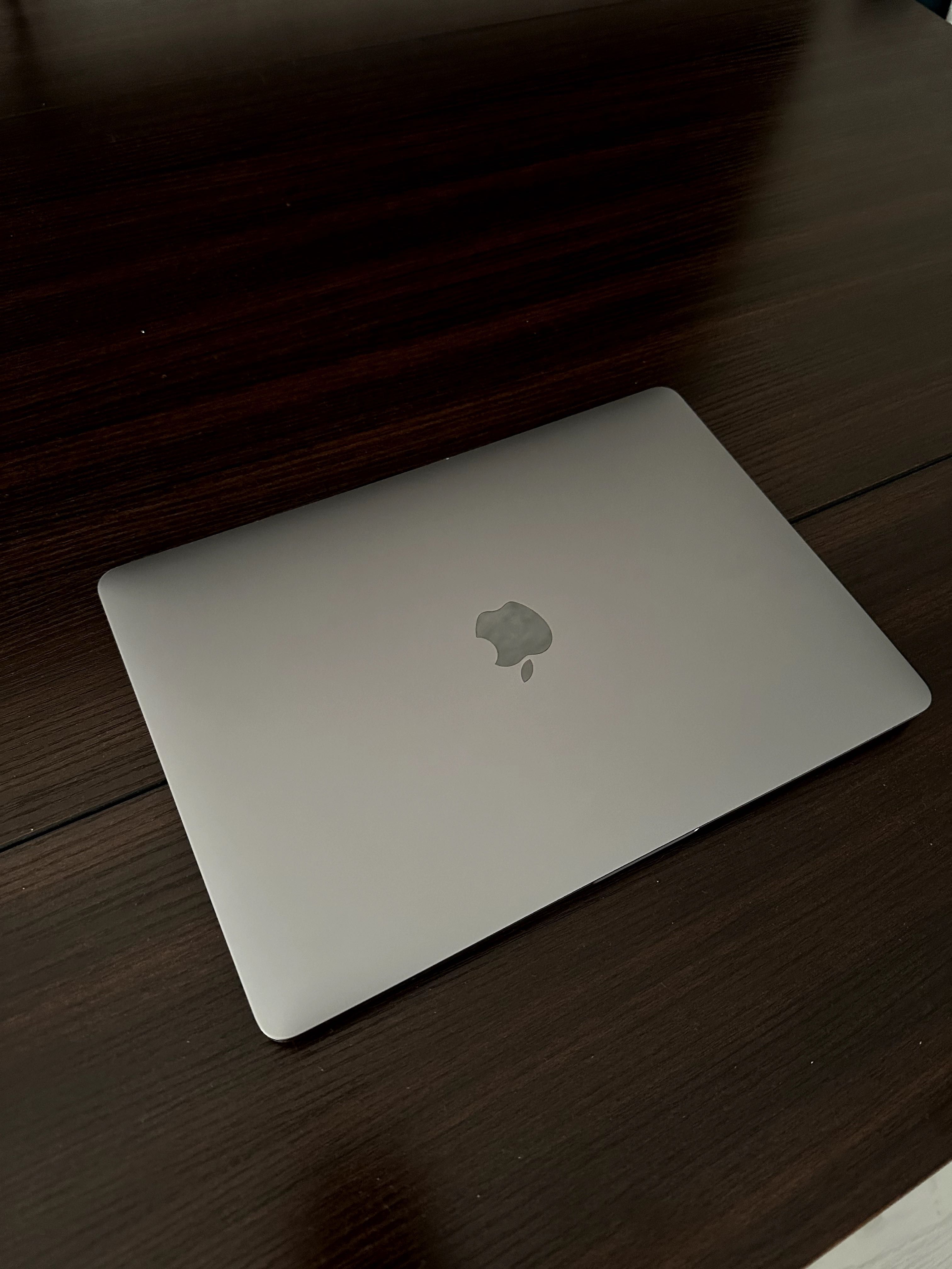 Продам MacBook Pro 13" 2020 M1 512GB