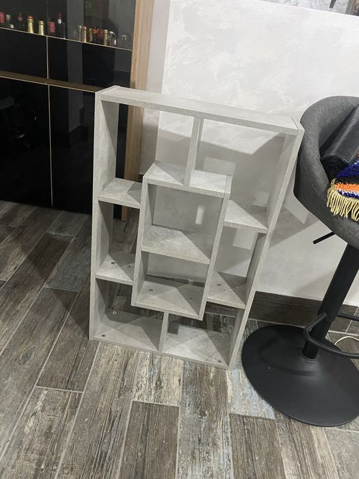 Raft de perete nu este folosit