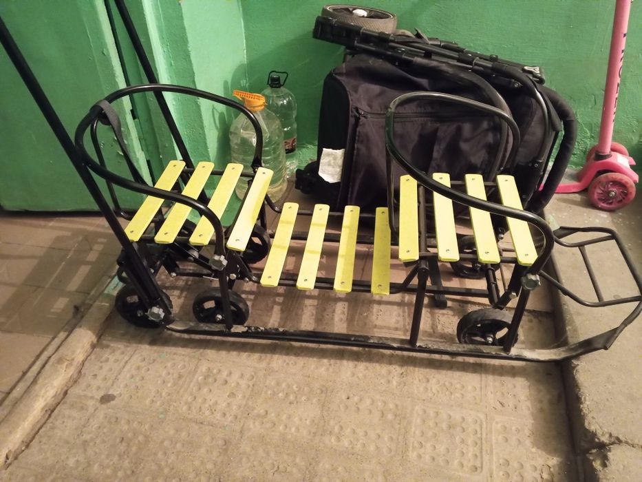 Продам санки для двоих. В отличном состояние, на колесах