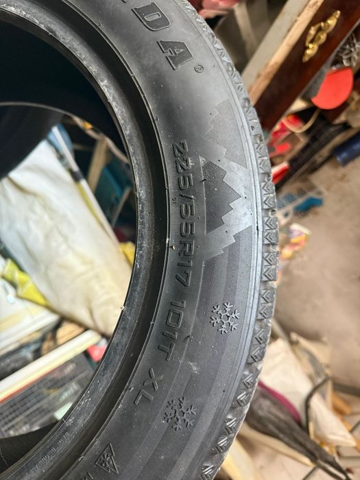 Продам комплект зимних шин