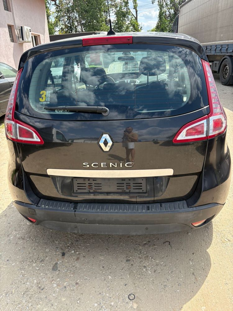 Dezmembrez Renault Scenic 2.0 Benzina Automat