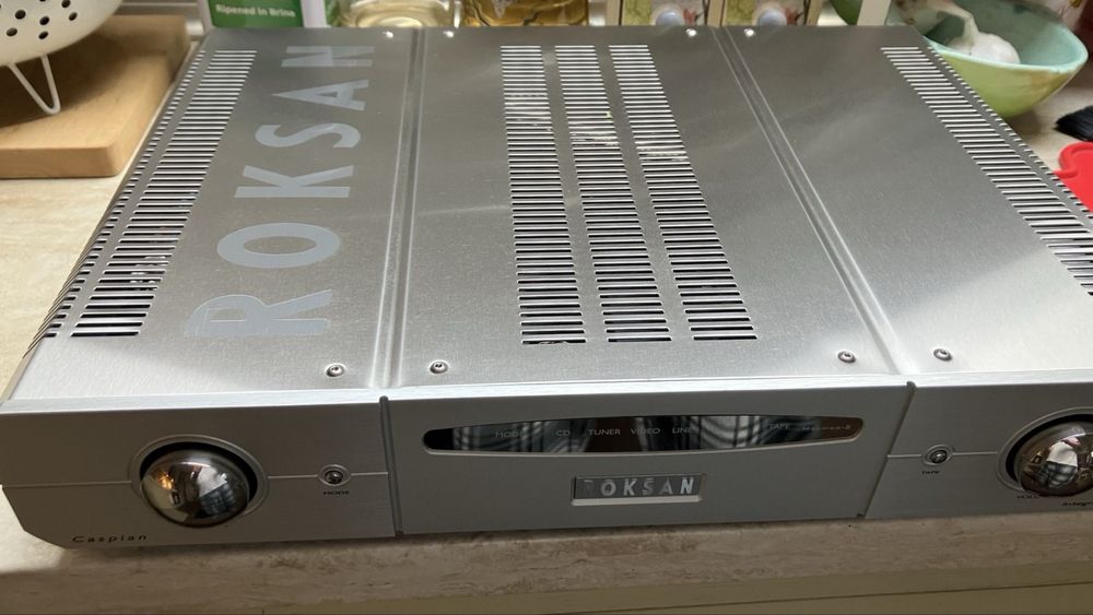 Интегриран исилвател Roksan Caspian M2