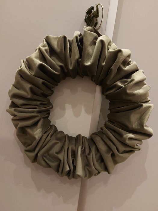 Coroniță de Crăciun din catifea