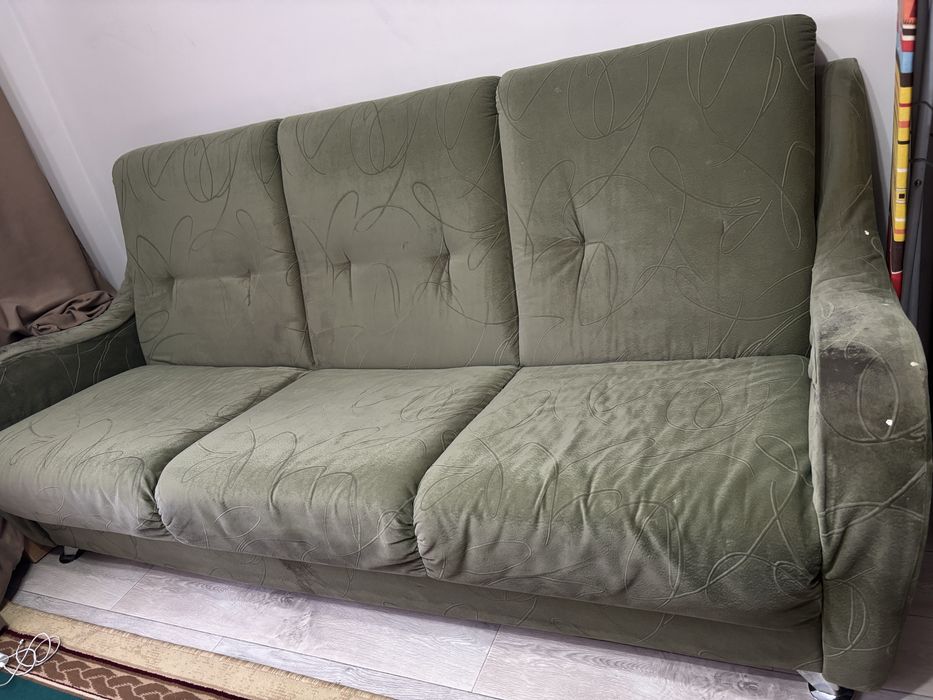 Диван на рестоврацию