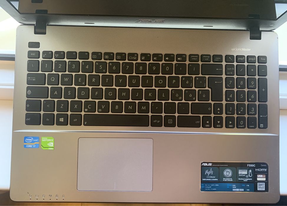 ASUS F550CC i7-3537U (15.6") HD Intel i7 - NVIDIA® GeForce® GT 720M