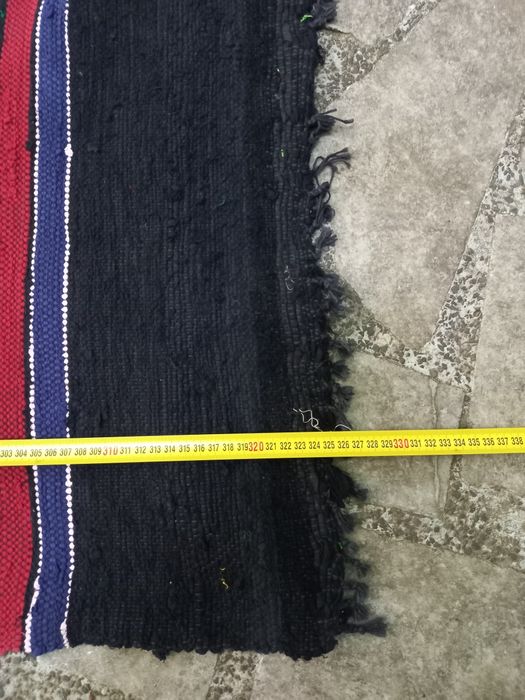 Шарени черги ръчно тъкани