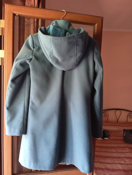 Vand un palton f frumos