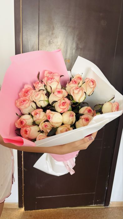 Розы свежие 23 шт