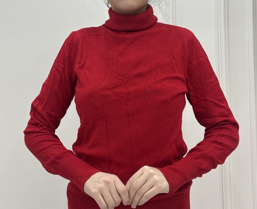 Красная водолазка