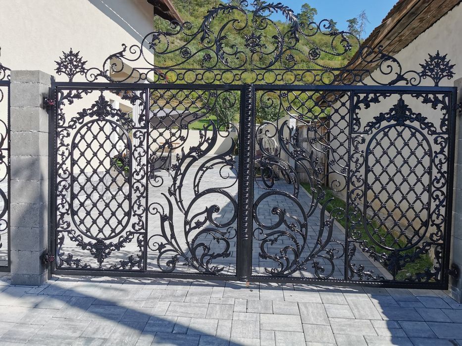 Porți și garduri din fier forjat