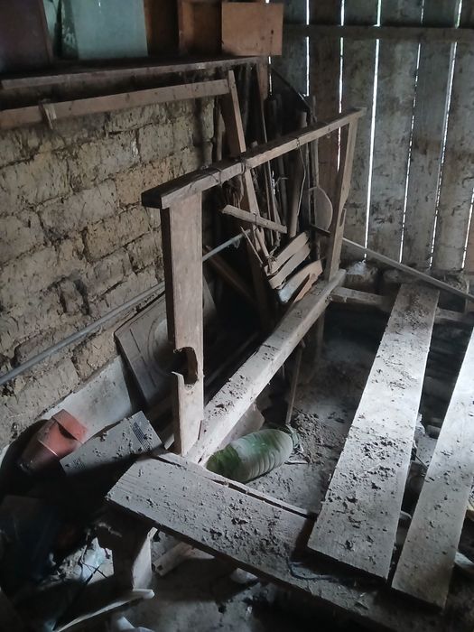 Vând razboi de țesut , sucală , mașină de tors sau de răsucit