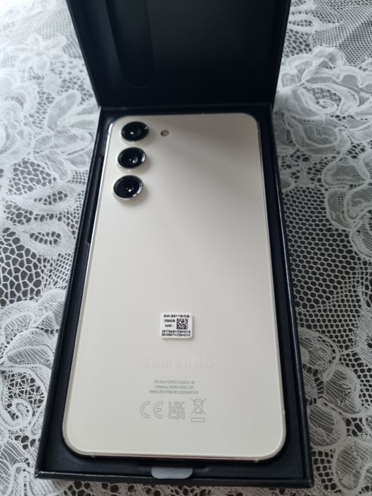 Бял Samsung Galaxy S23 256 GB - Без забележка