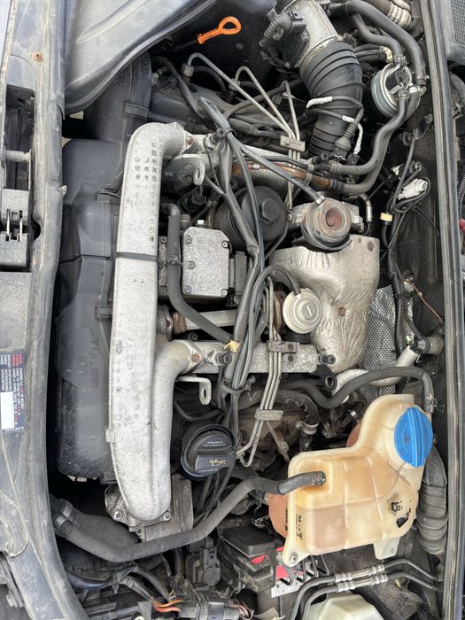 Dezmembrez audi a4 b7 2.5 tdi