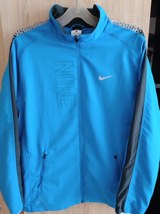 Баскетболни потници,тениски,ветровки на NIKE