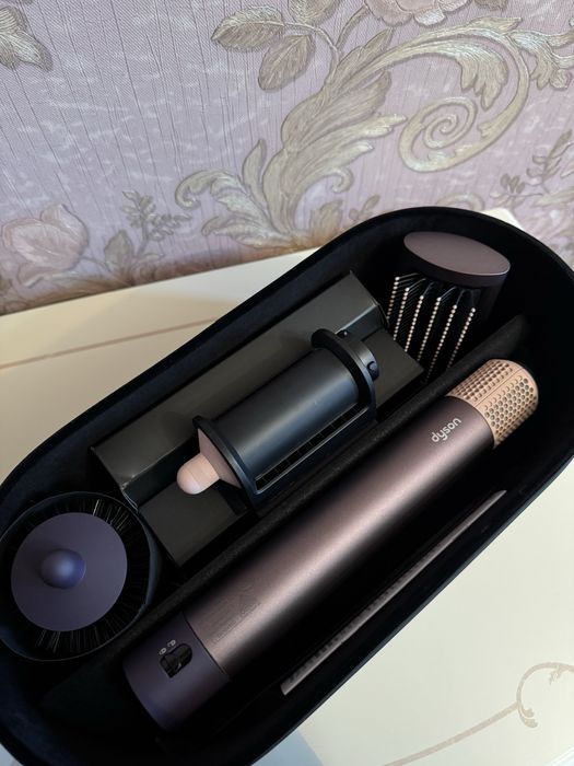 Продается  оригинал Dyson Airwrap новый работает через Bluetooth