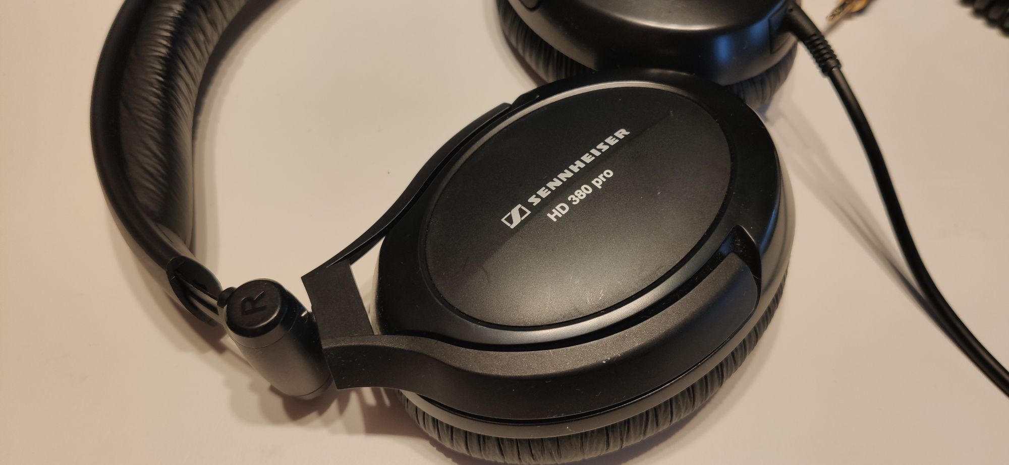 Слушалки Sennheiser HD 380 Pro