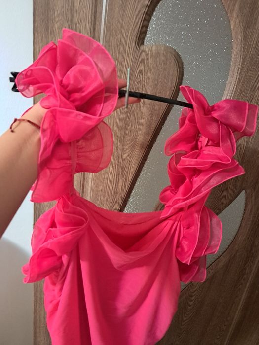 Rochie nouă ,o vand pentru ca am comandat o prea mare.