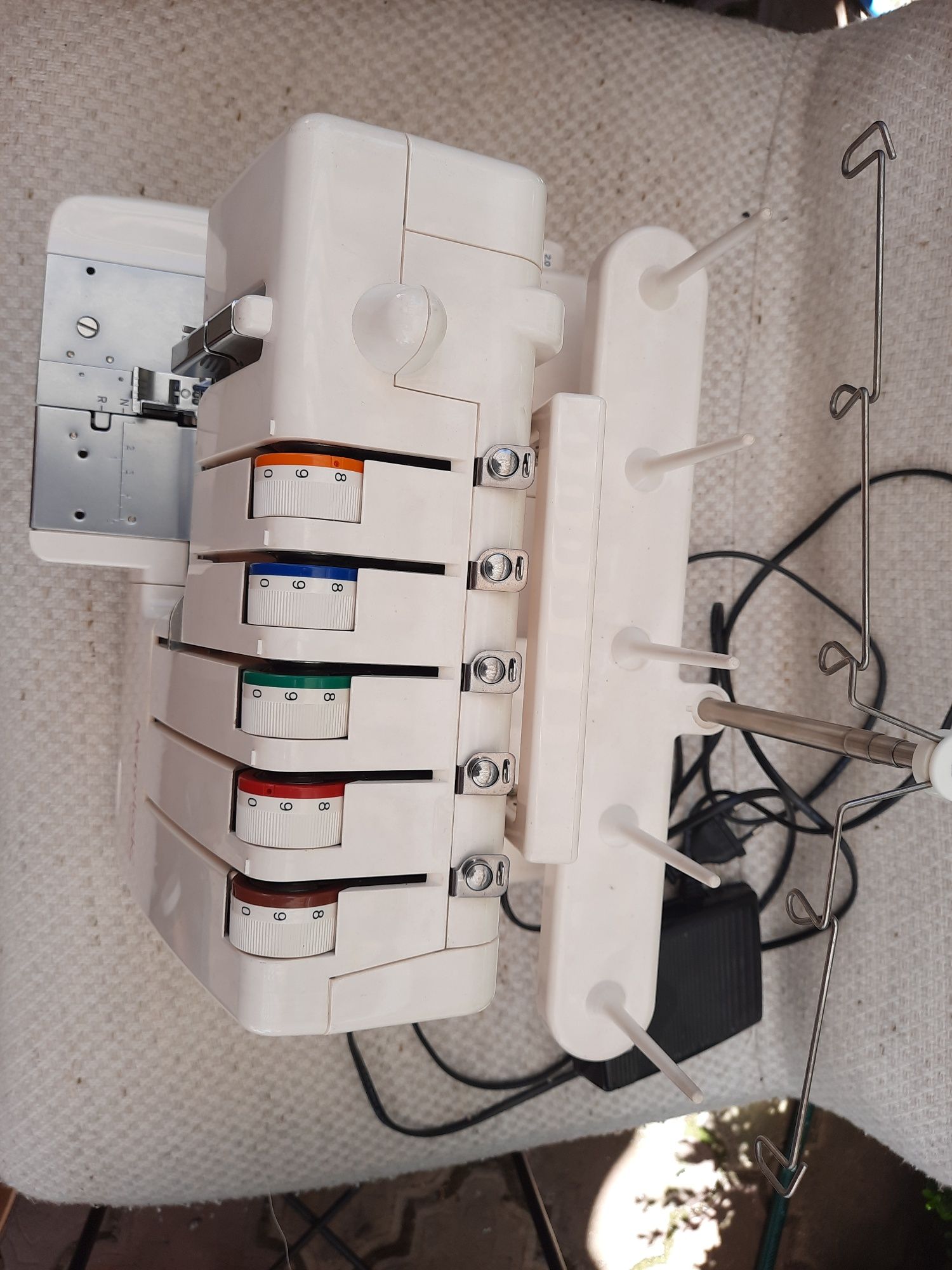 Masina de surfilat si acoperire Merrylock 3000 cu 3 ace si 5 fire