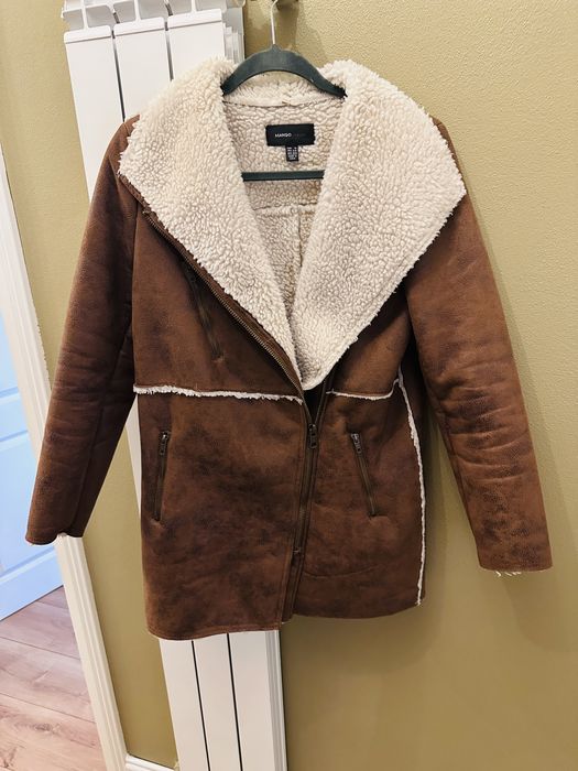 Vand jacheta/cojoc Mango blana artificiala XS