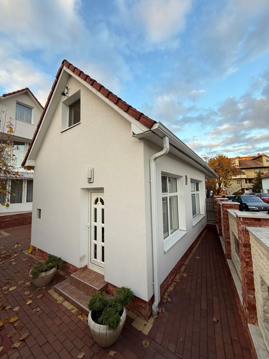 Casă ultracentrală în zona istorică Bistrița, 3 nivele, garaj