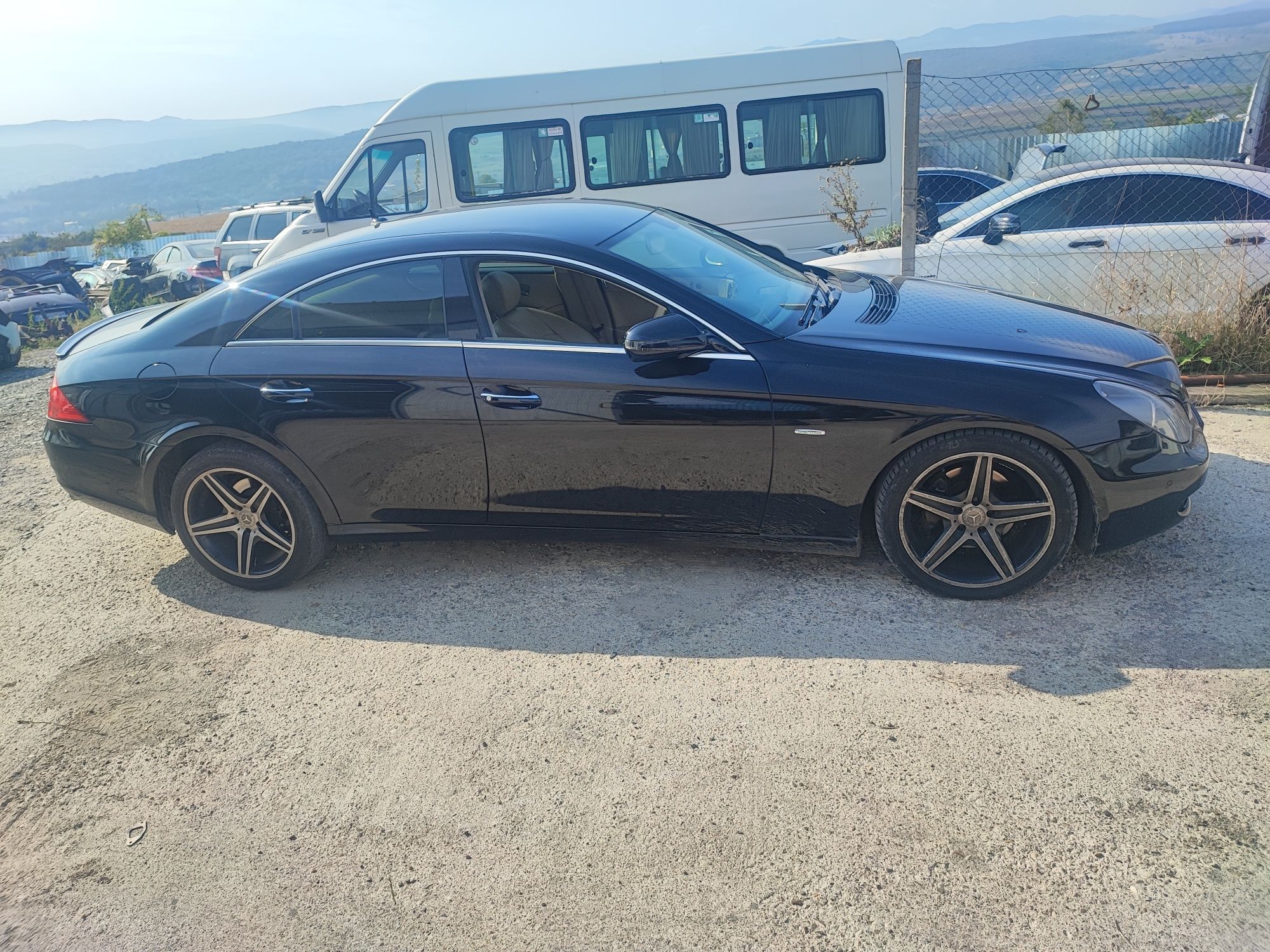 Dezmembrez Mercedes CLS 320