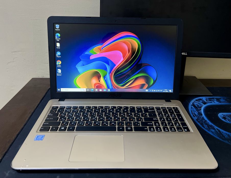 Asus noutbook sotiladi