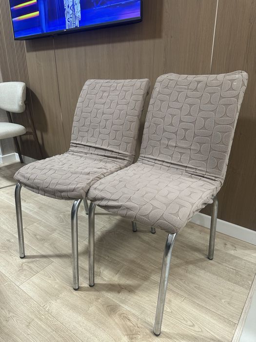 Раздвижной стол со стульями