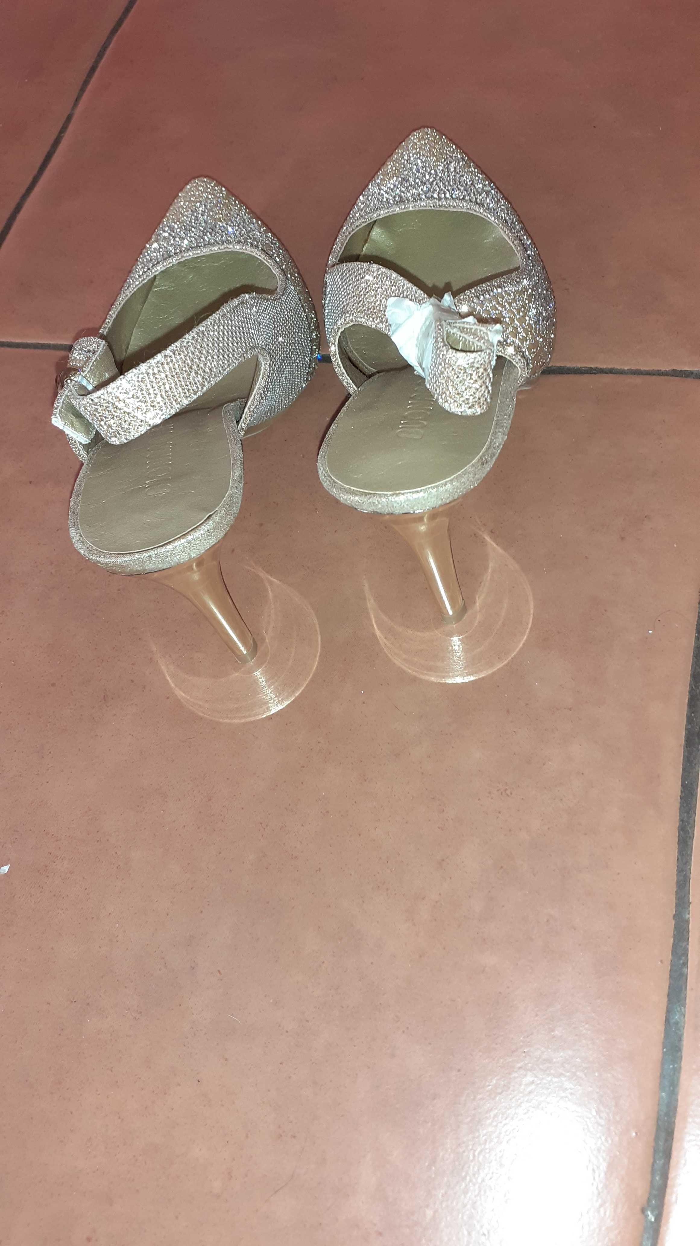 Pantofi decupati ocazie,culoare bej,măsura 38