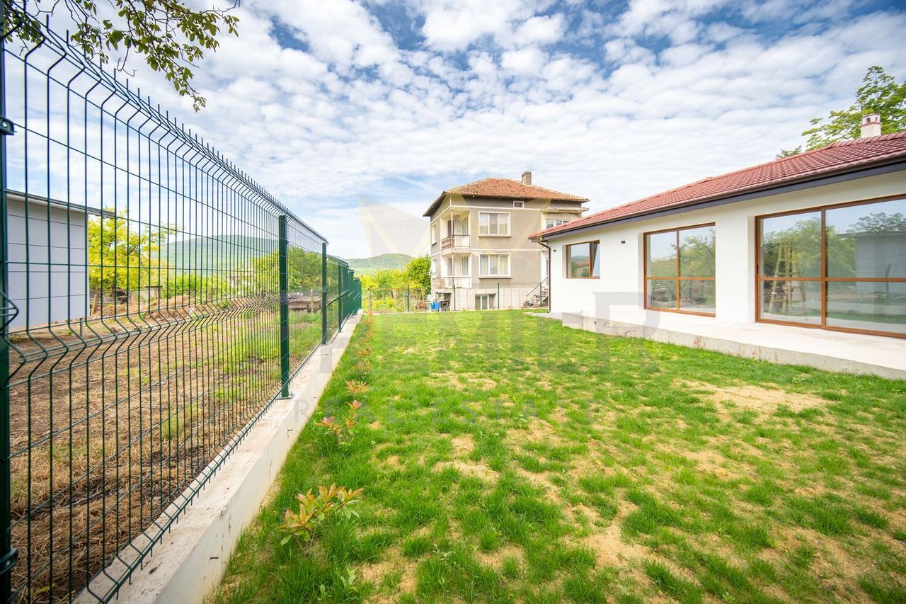 Продава се Къща в с. Оброчище, Област Добрич - 110 кв.м за 1537 €/кв.м - Снимка #1