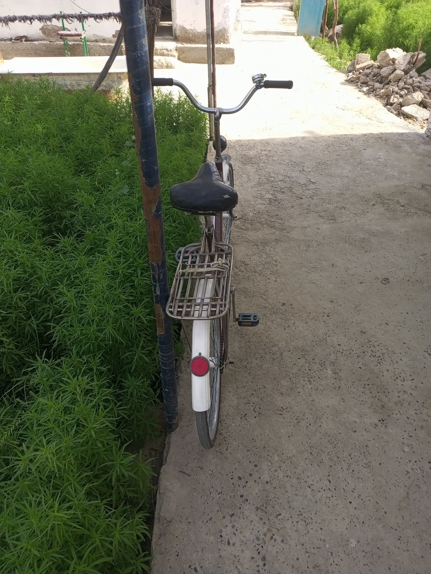 Rasiski velosiped sotiladi