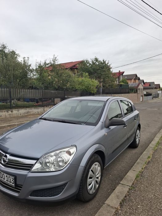 Opel Astra H Sedan