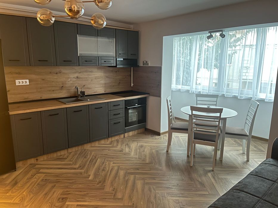 De Închiriat Apartament 3 Camere Zona Cetate