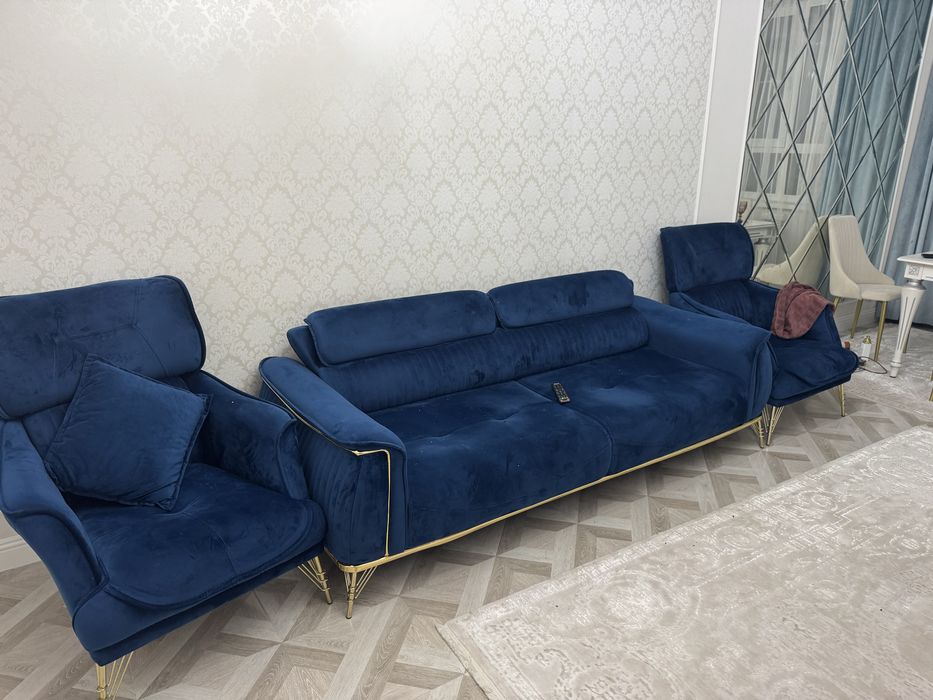 Продам диван с двумя креслами