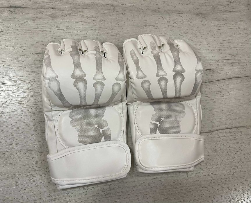 ММА ръкавици.