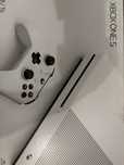 Consola XBox ONE S + 2 controlere wireless compatibile + 7 jocuri DVD