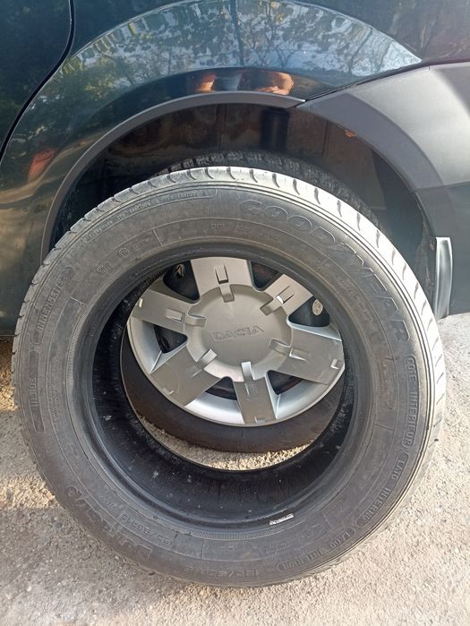 Vand 2 cauciucuri de vara GOODYEAR 185/65 R15