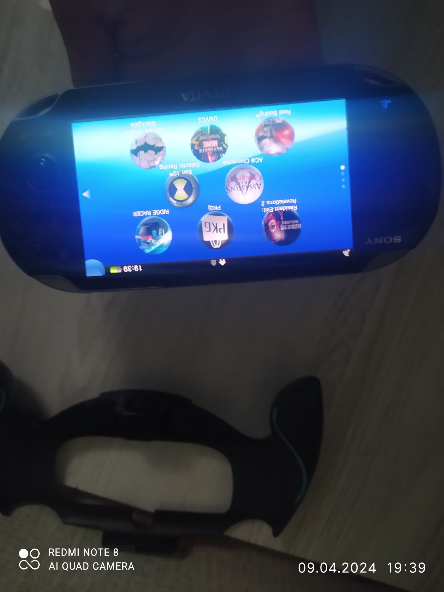 Продам ps vita в хорошем состоянии