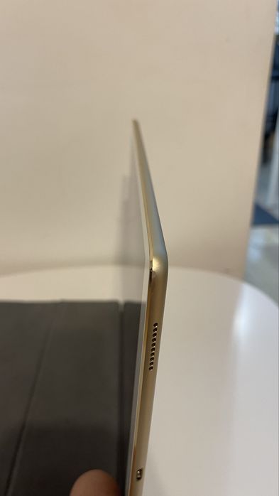 iPad Pro (12.9-inch) (2nd generation) A1670