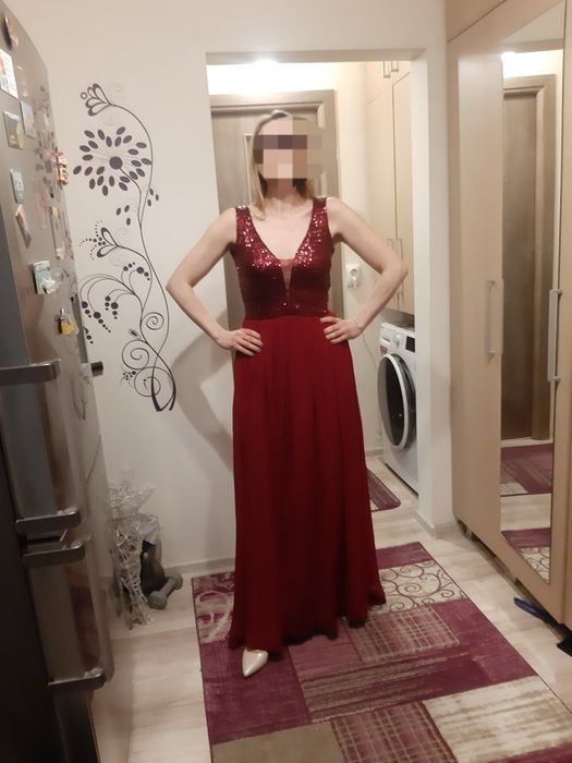 Vand rochie de seara, mărimea 36÷38, purtată o dată.