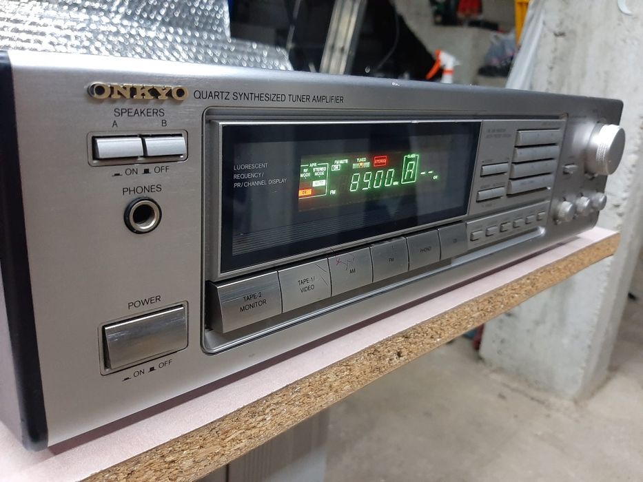 Amplituner Onkyo