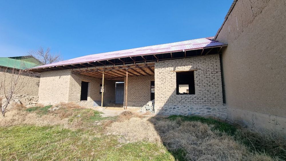 Курилиши тугалланмаган ховли сотилади