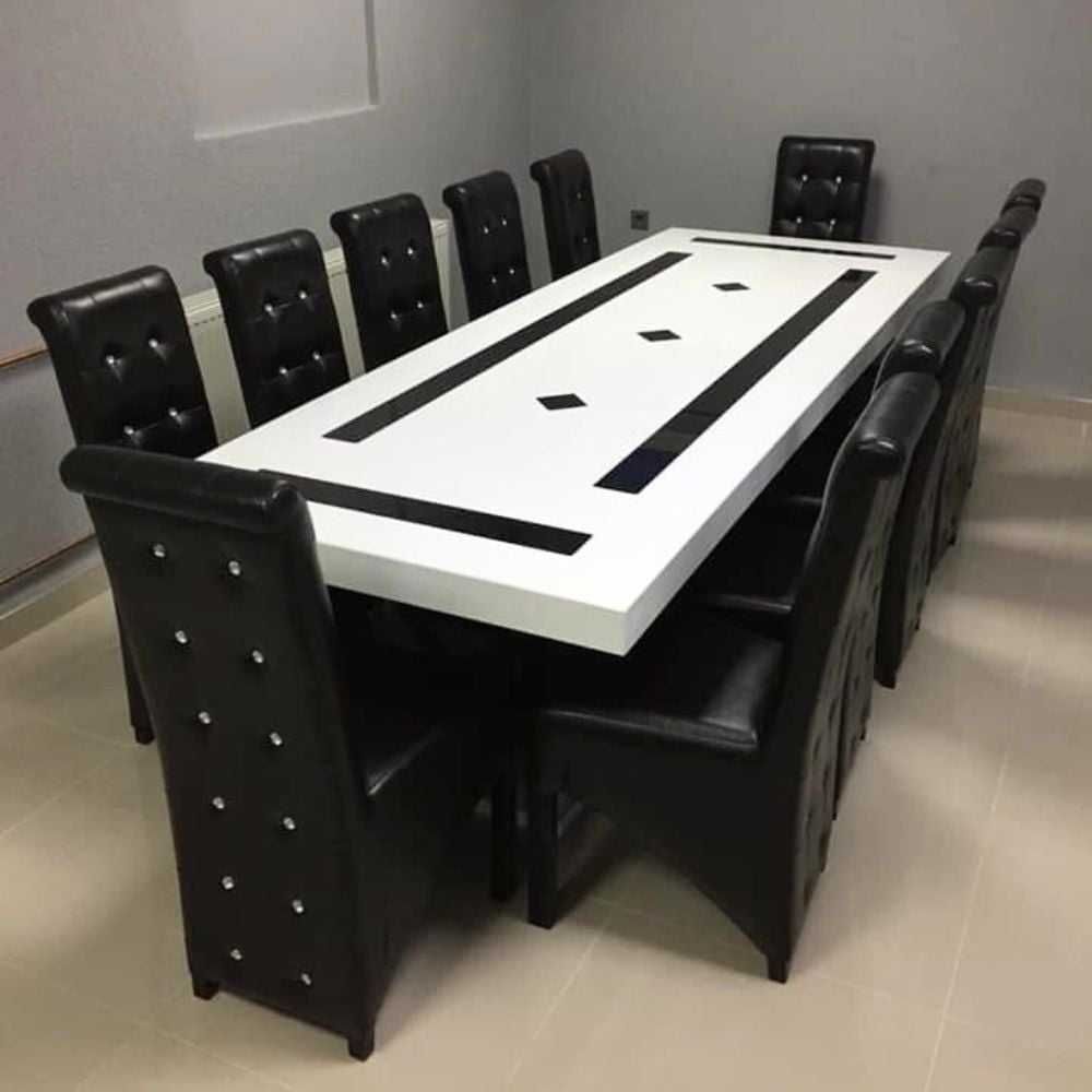 Masă mare living cu 12 scaune piele culoarea neagră