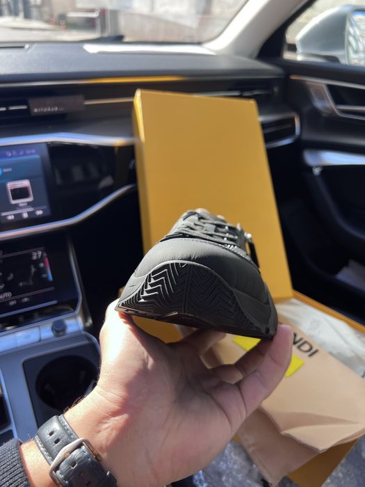 Flow Low-Top Sneakers