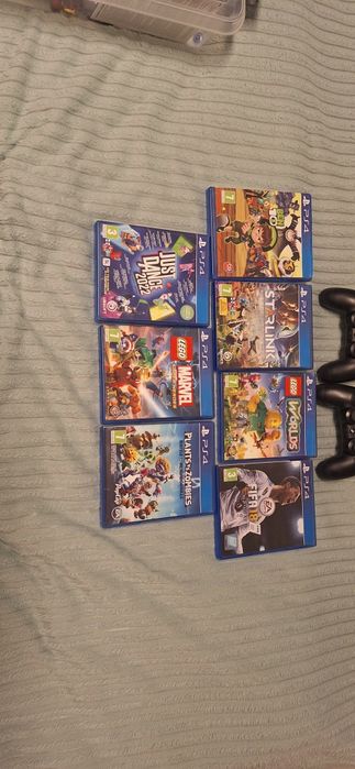 Ps4 slim doua controlere și jocuri