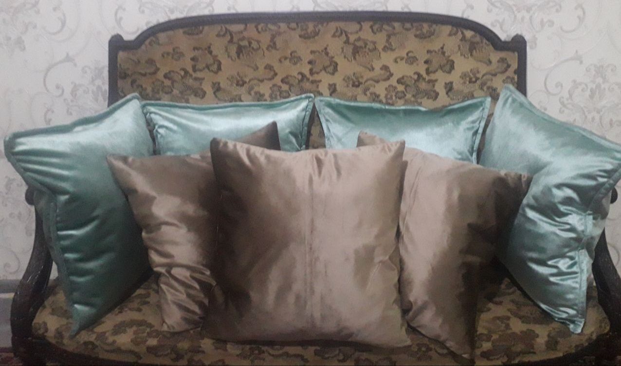Декоротивные подушки размер50/50см. На диваны из габелена  велюр.
