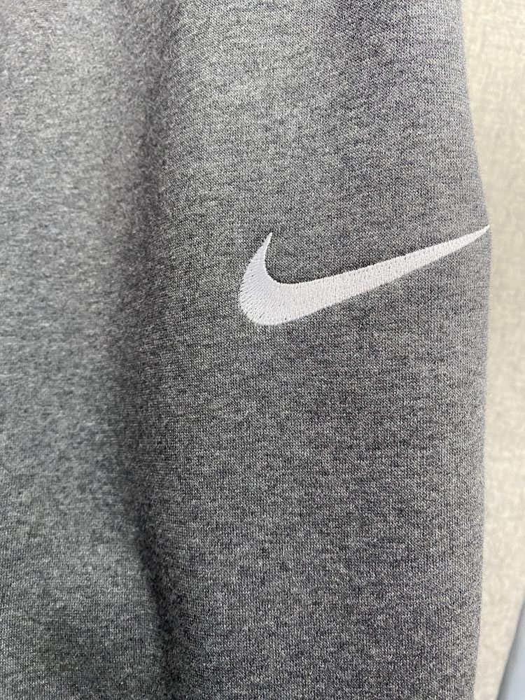 Pantaloni Nike L