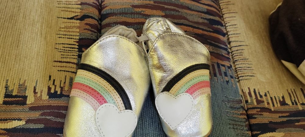 Vând încalțăminte piele pentru copii